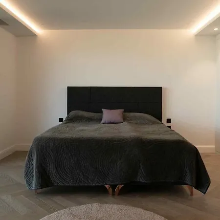 Ross - Luxurious In The Heart Of Villa