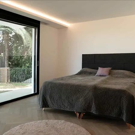 Ross - Luxurious In The Heart Of Villa Marbellac