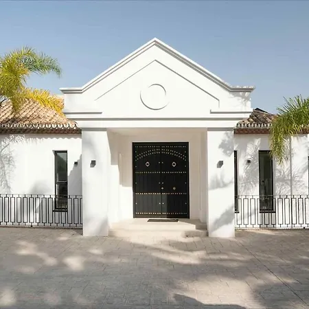 Ross - Luxurious In The Heart Of Villa *