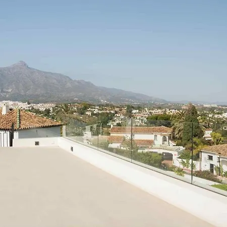 Ross - Luxurious In The Heart Of Villa Marbella