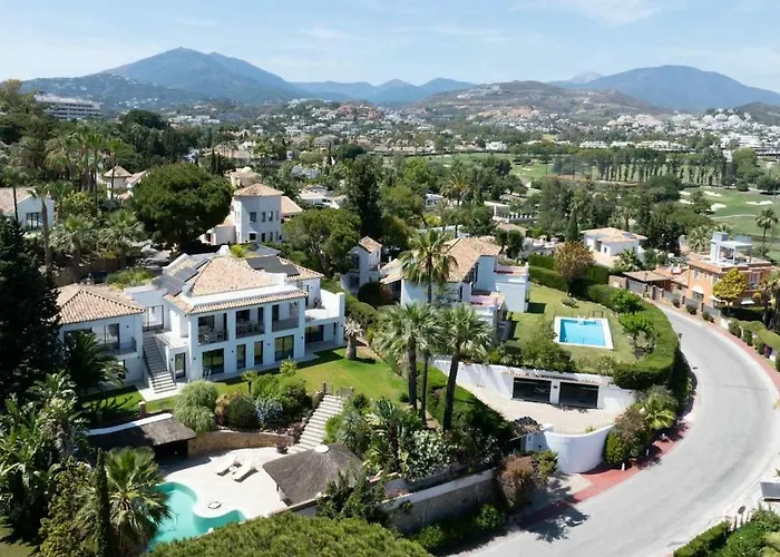 Ross - Luxurious In The Heart Of Villa Marbella