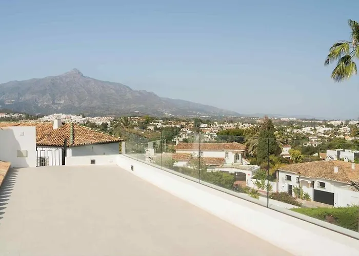 Ross - Luxurious In The Heart Of Villa Marbella