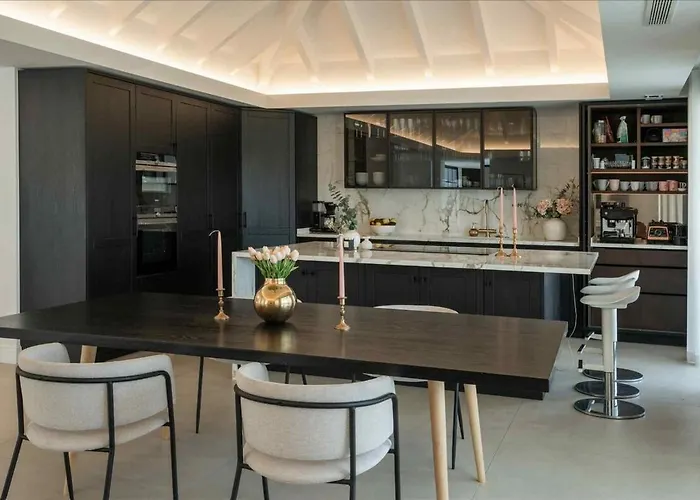 Ross - Luxurious In The Heart Of Villa