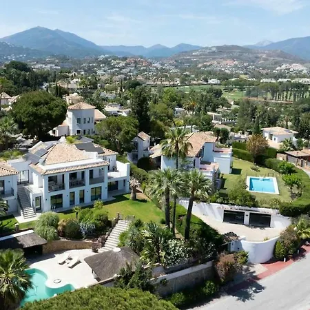 Ross - Luxurious In The Heart Of Villa Marbella