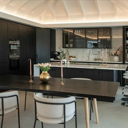 Ross - Luxurious In The Heart Of Villa